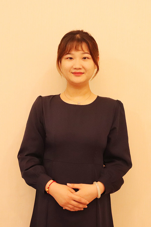 勉县文哲 本科学历，优秀班主任